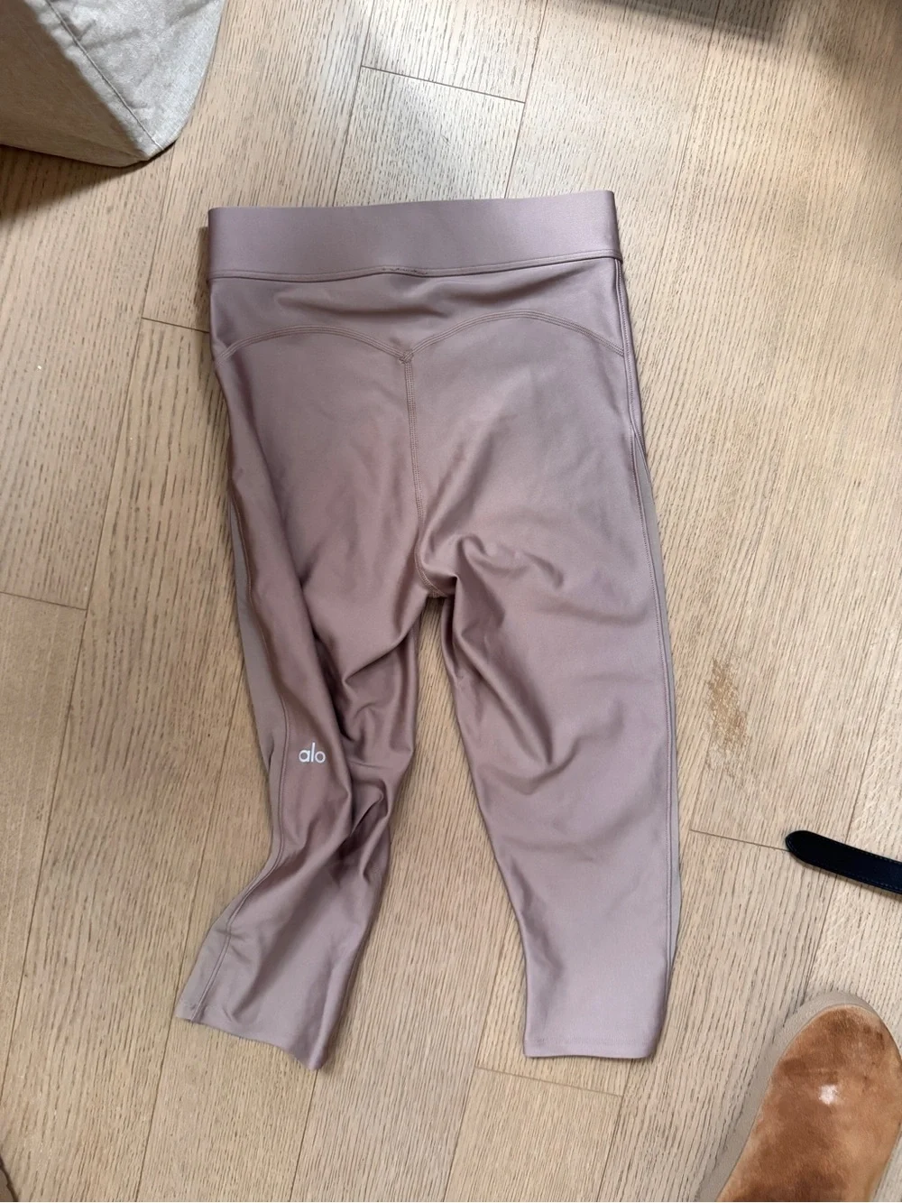 Alo Active Capri Leggings in taupe